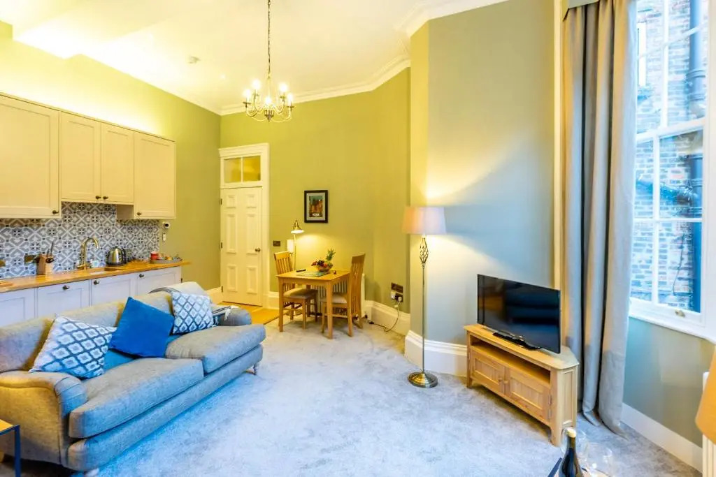 2 Rowntree House