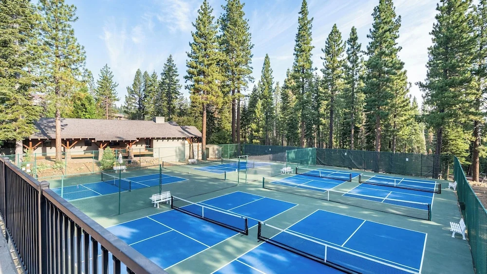 Flurry by Avantstay Tahoe Donner Home w/ Access to Northstar Resort Community