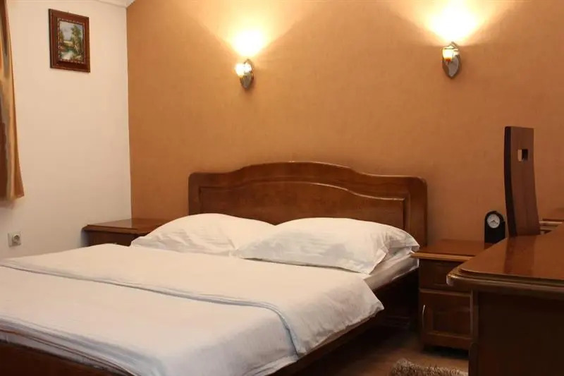 Hotel S