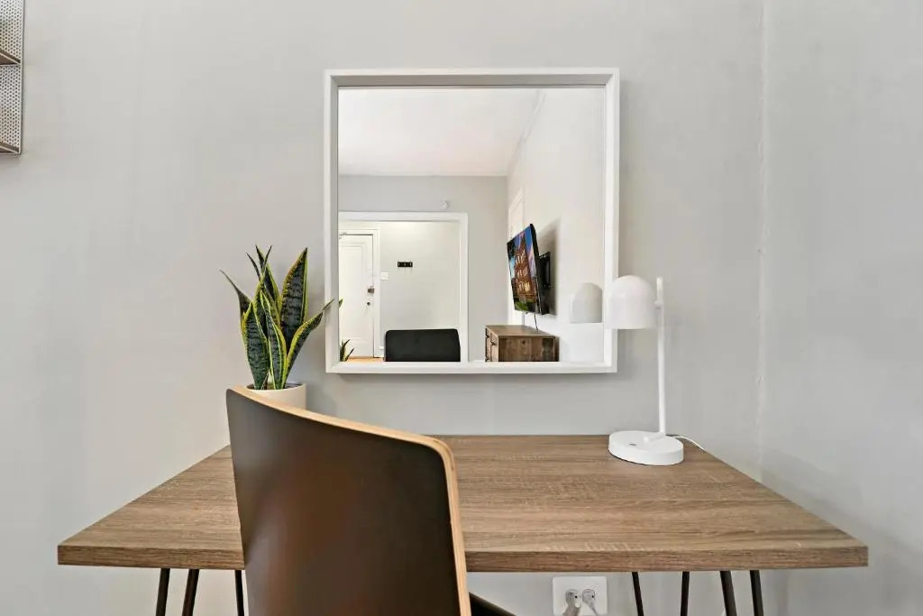 Simple and Roomy 1BR Apt in Evanston