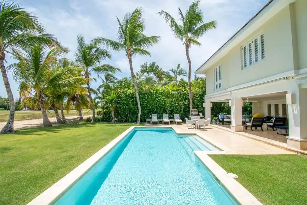 Luxury Golf-front Villa With Golf Cart Close to the Beach in Exclusive Resort