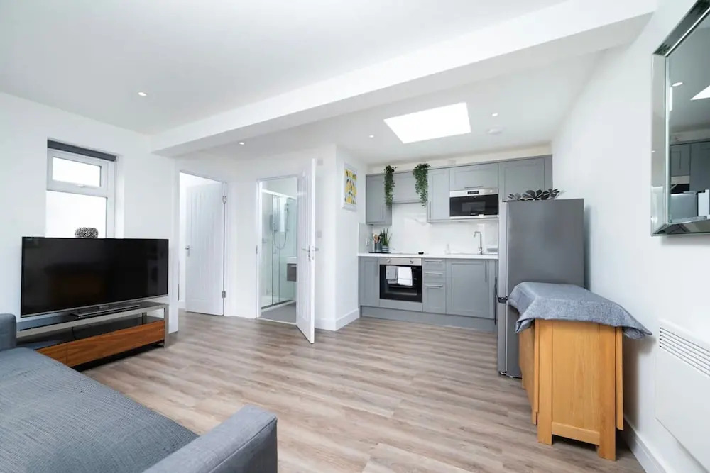 Modern Apartment in Enfield With Comfort