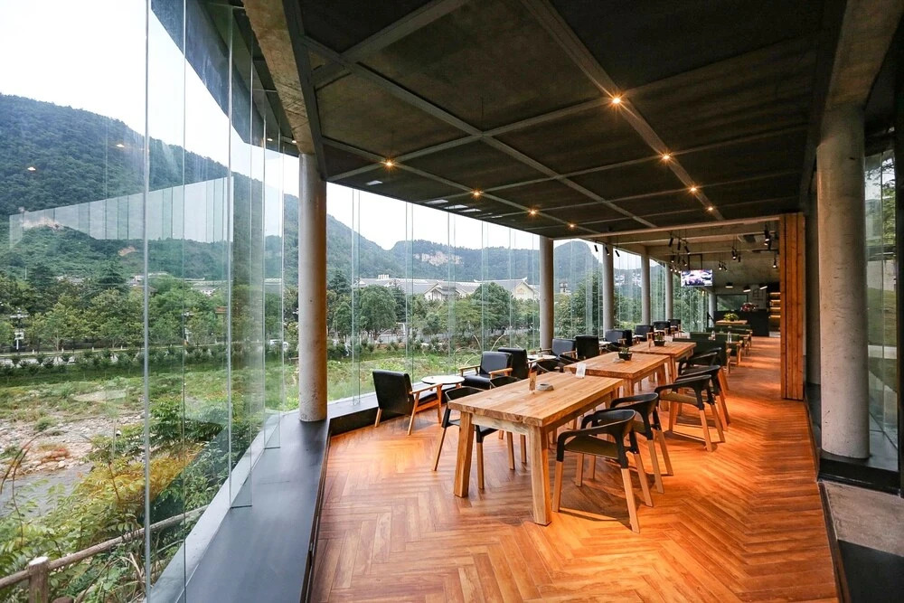 Zhangjiajie Yu Realm Hotel - Ancient Charm - Modern Luxury - Your Perfect Journey - A single pick-up or drop-off