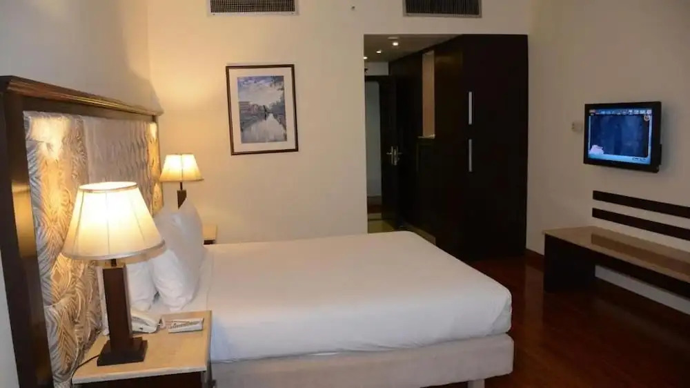 Diamond Luxe Hotel Lahore