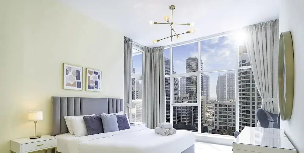 LUX  The Continental Marina Suite