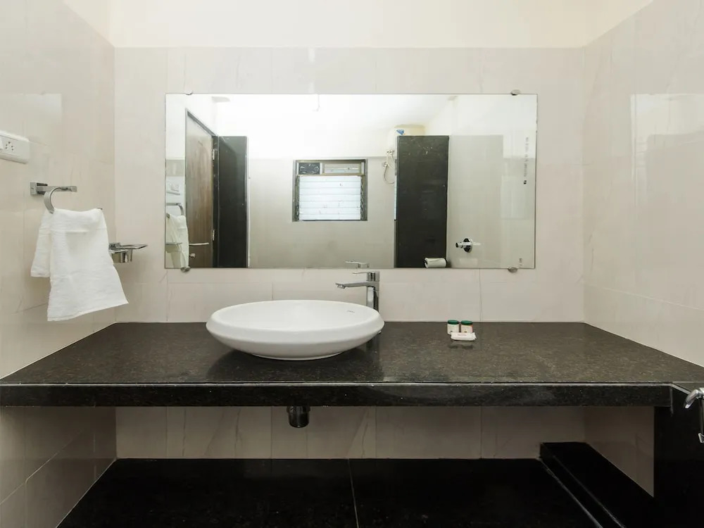 OYO 13002 Goregaon West