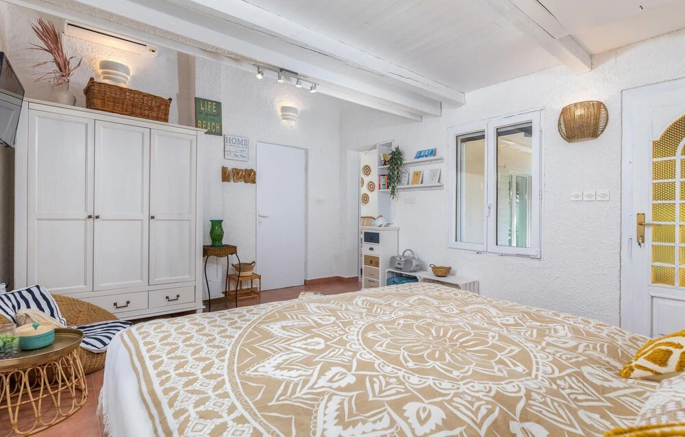 Stunning Home In Sisan