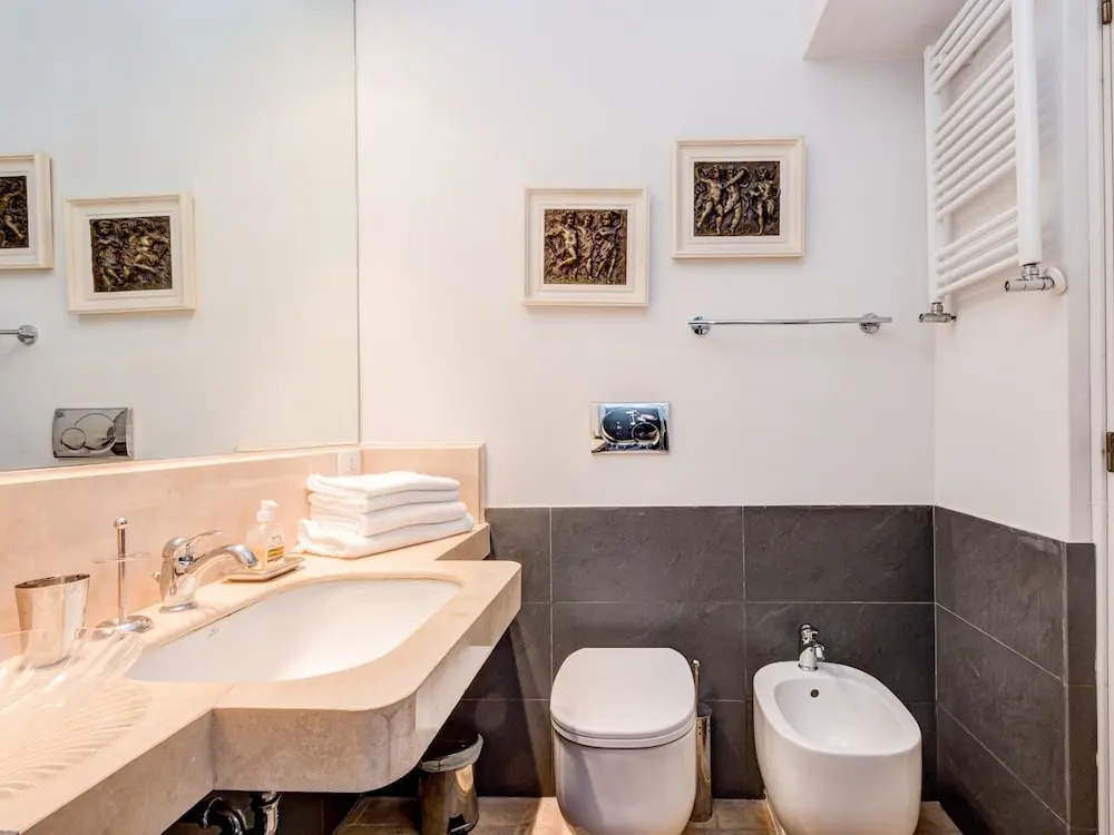 RSH Augustus Luxury Apartment