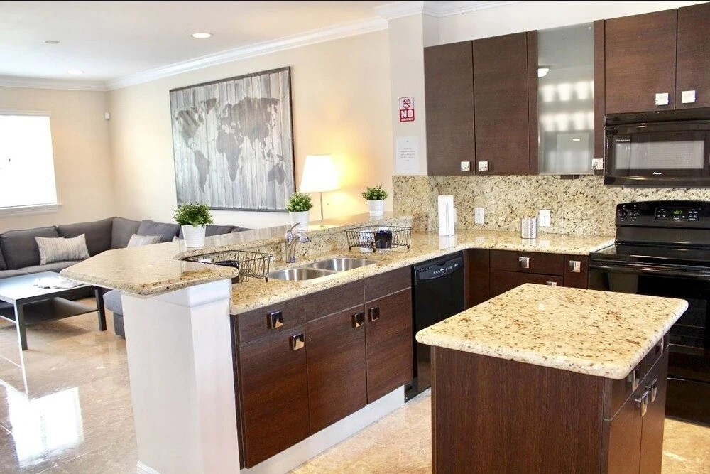 4BR Townhouse 320 by Ideal Experience VR