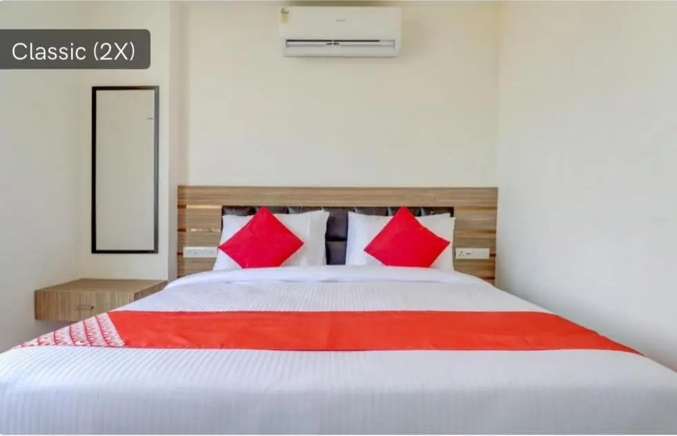 OYO 47017 Hotel Hallmark