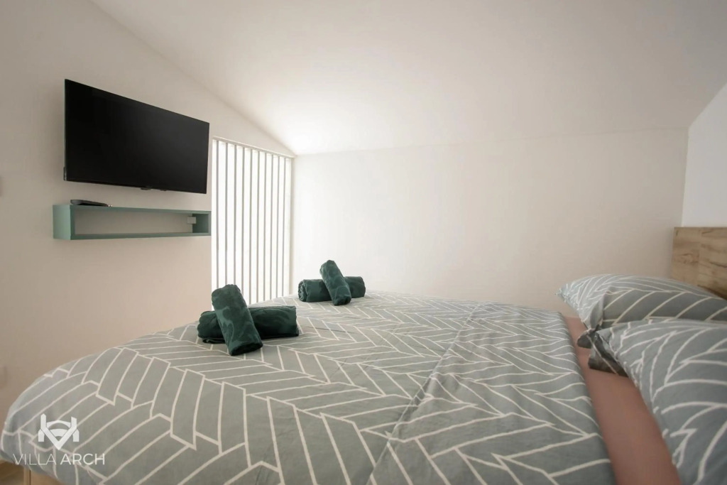 Apartments & Rooms ARCH