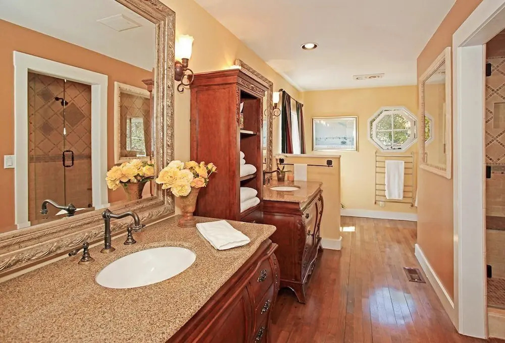 4BR 3BA Stunning Views by RedAwning