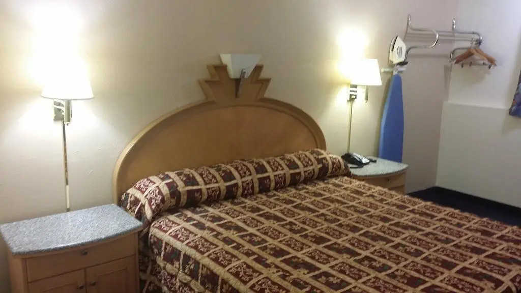 Value Inn & Suites Salina