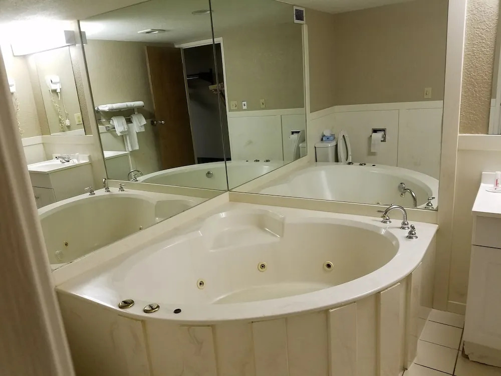 Travelodge Bentonville