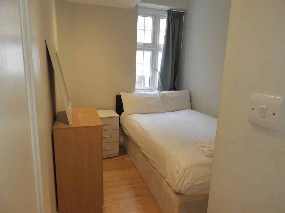 2 Beds Harrods Apartments