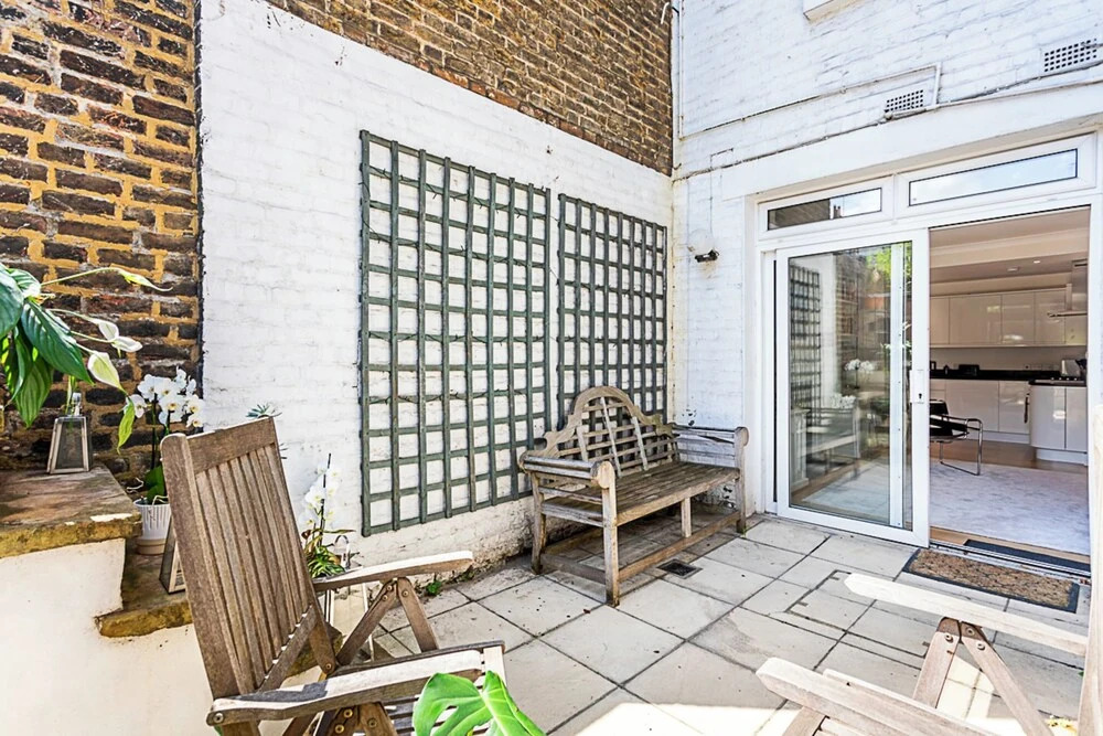 Kensington Retreat With Private Patio