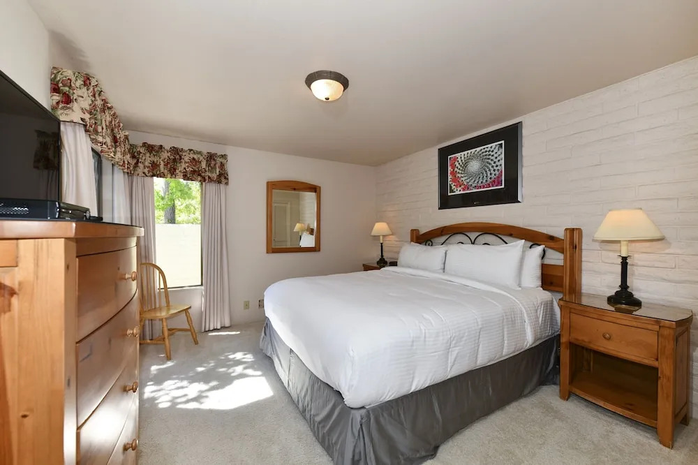 16 Fairways 2 Bedroom Condo by RedAwning