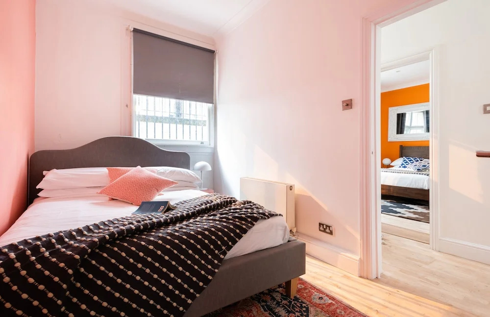 2 bedroom family home in trendy Notting Hill