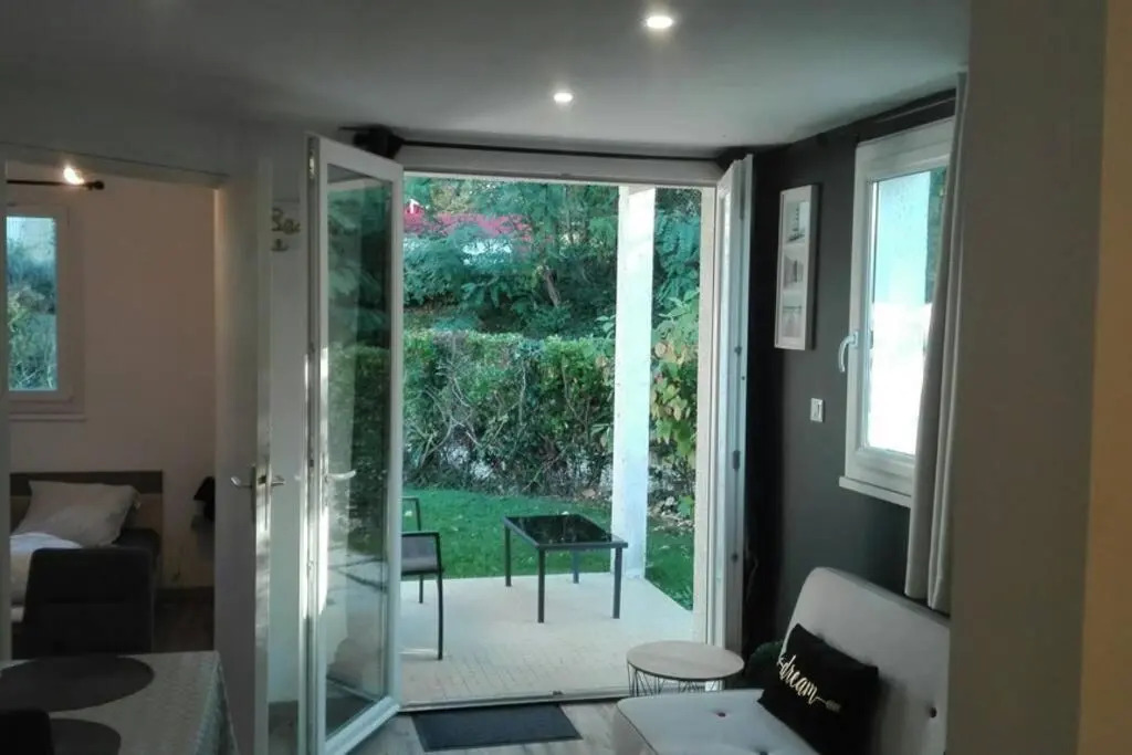 Appartement jardin a 100m de la plage et Thalasso