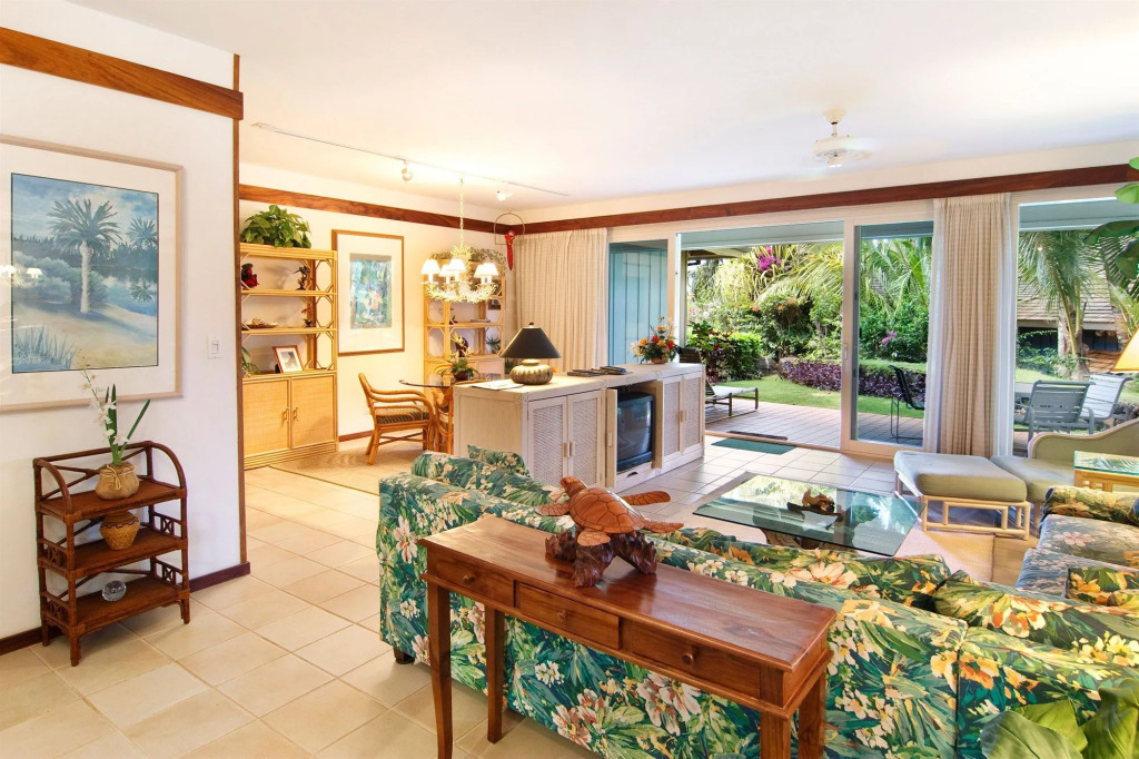 Whalers Cove Oceanfront Resort