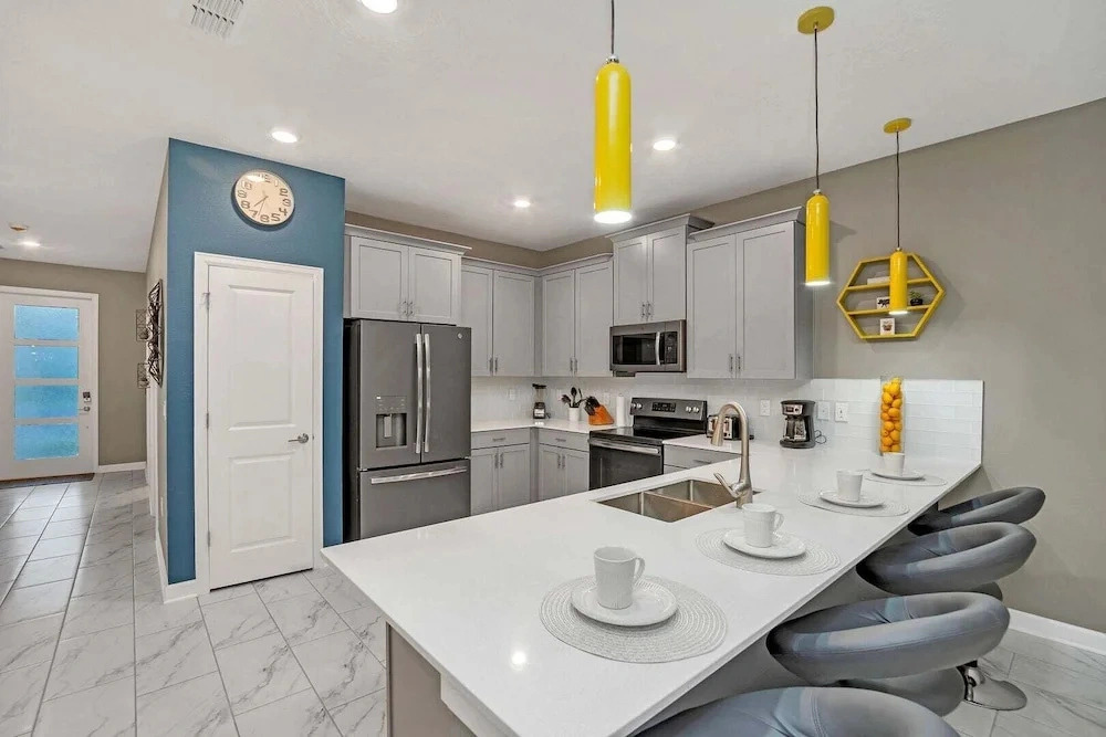 Disney Decorated Home 8min to Disneyworld Pool/spa Sleeps 22 104
