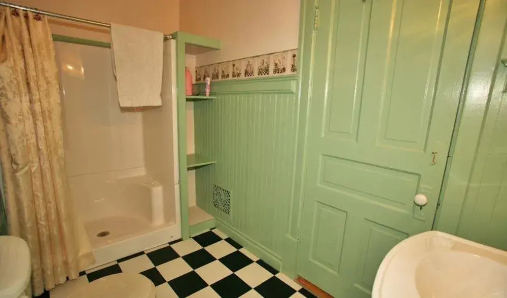 Hickory House Inn