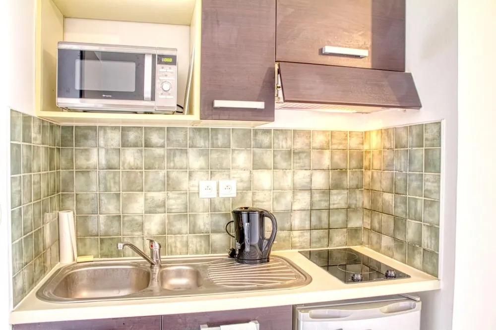 Studio in Saint-gilles les Bains, With Wonderful Mountain View, Furnished Balcony and Wifi