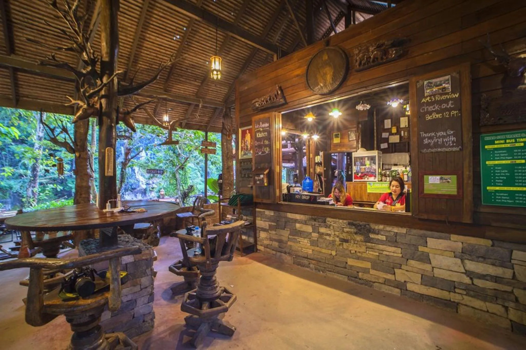 Arts Riverview Lodge