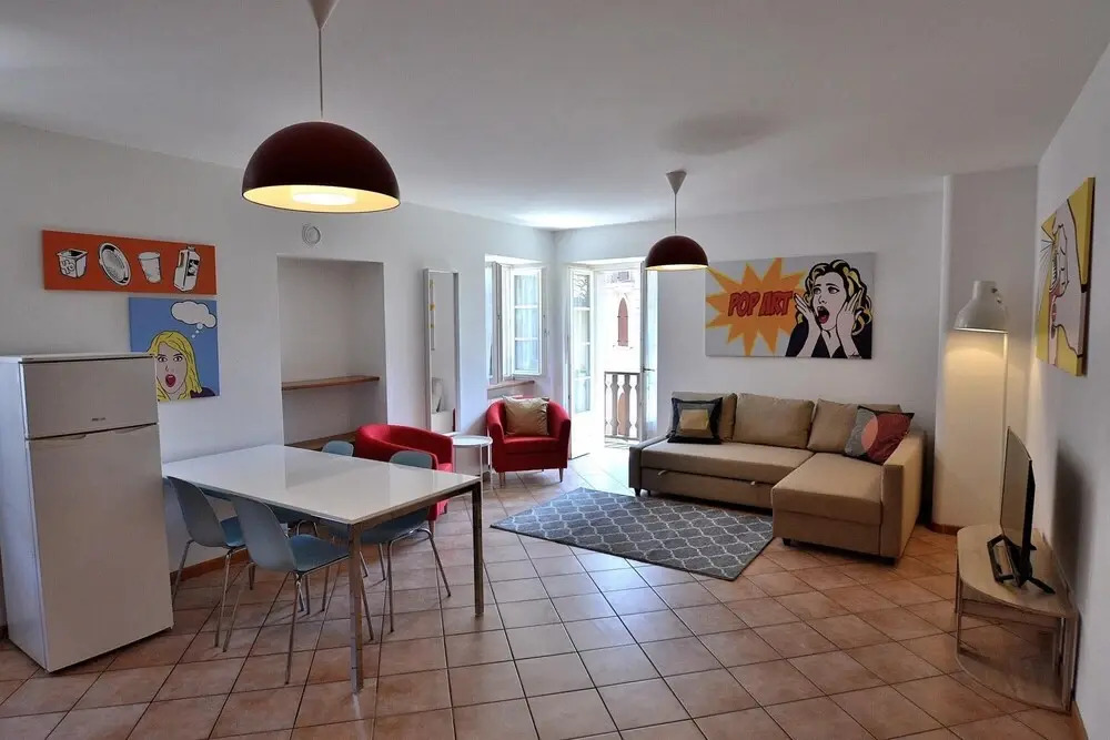 Pop Art Apartment - Sleeps 6 in Torri del Benaco Downtown