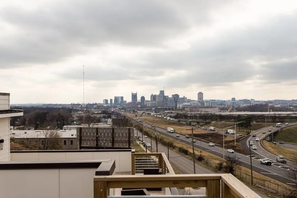 Sleek 3br/3ba w/ Rooftop by Downtown by Domio