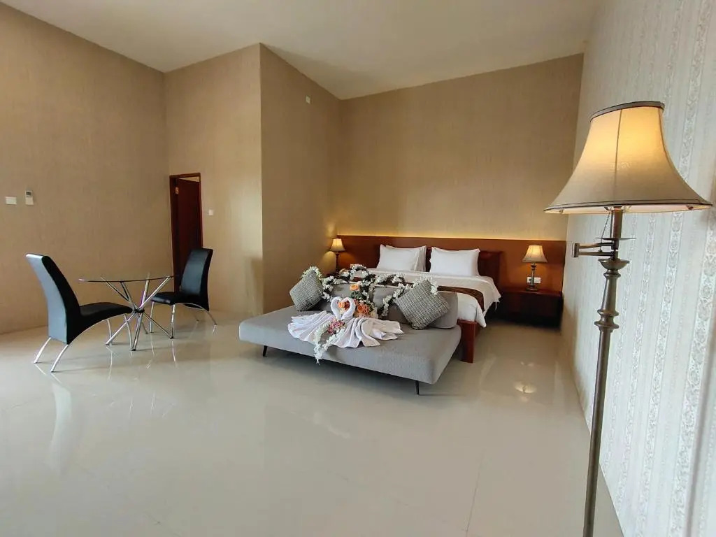 Dreamland Hotel And Lounge