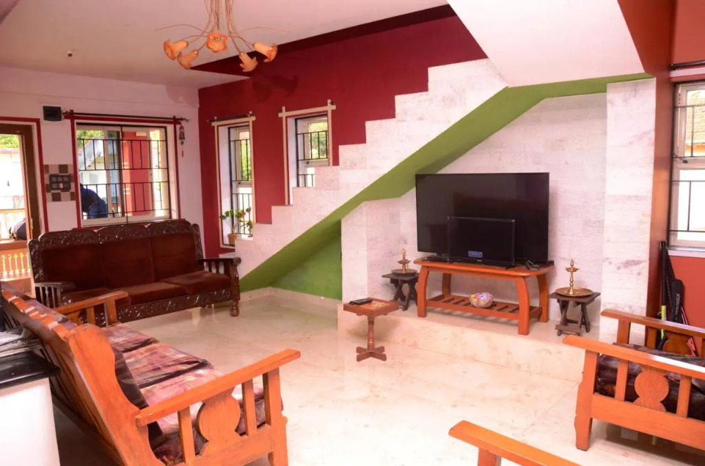 VAISHNAVI VILLA-Family Homestay-2km from bus stand-WiFi
