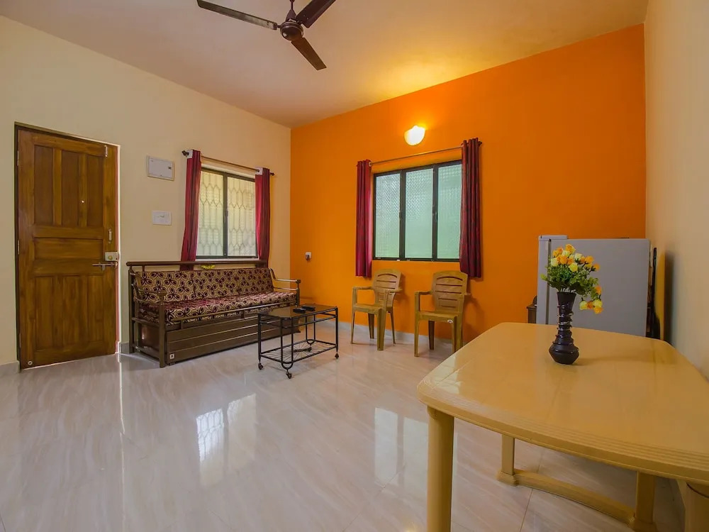 OYO 17370 Home Colorful 1BHK Calangute Beach