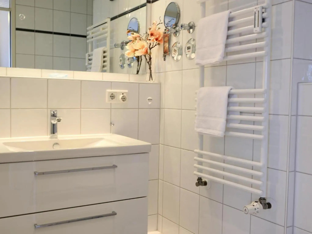Strandnahe Ferienwohnung, Zentral gelegen, Ost-Balkon, Andreas Dirks-Str. 2