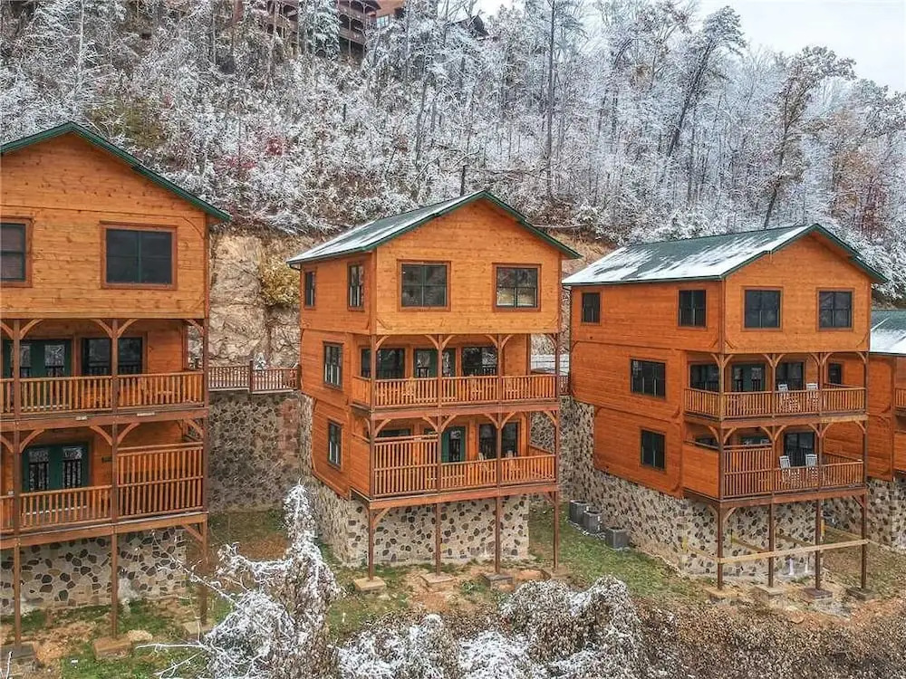 Majestic Manor - Three Bedroom Cabin