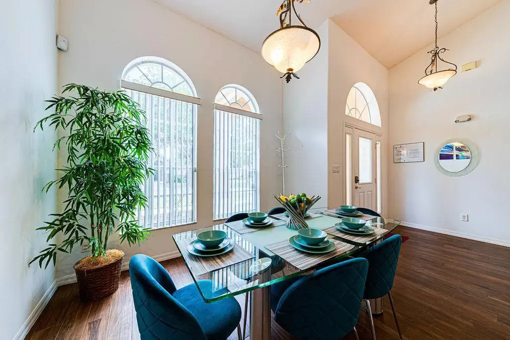 Spacious 4 Bed South Facing Pool Villa Near Disney