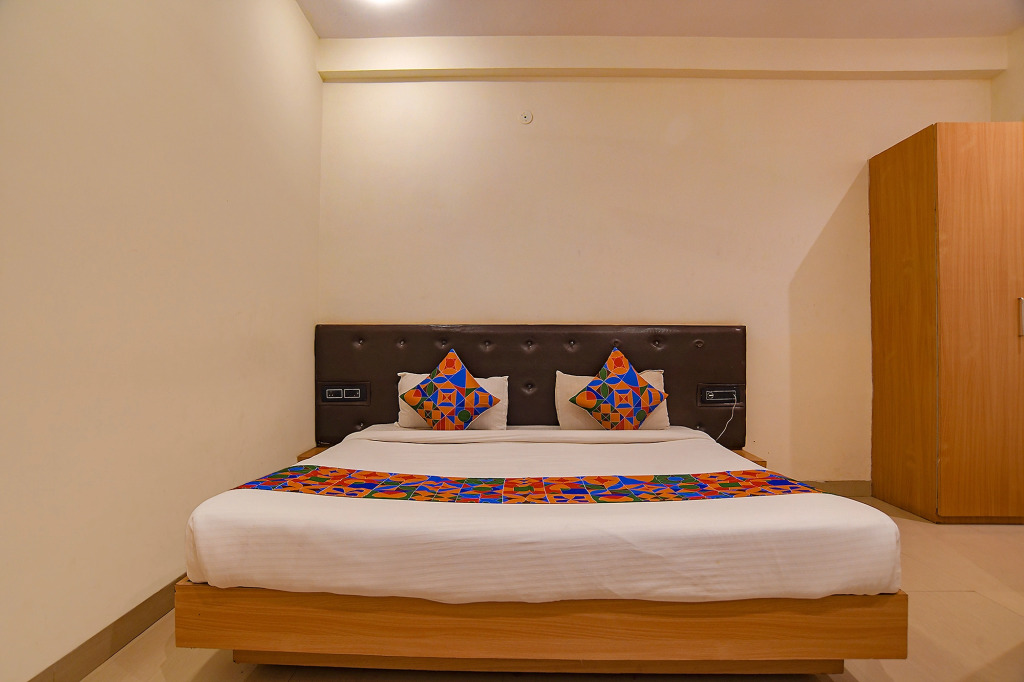 Super Hotel O MP Nagar Near Rachna Tower