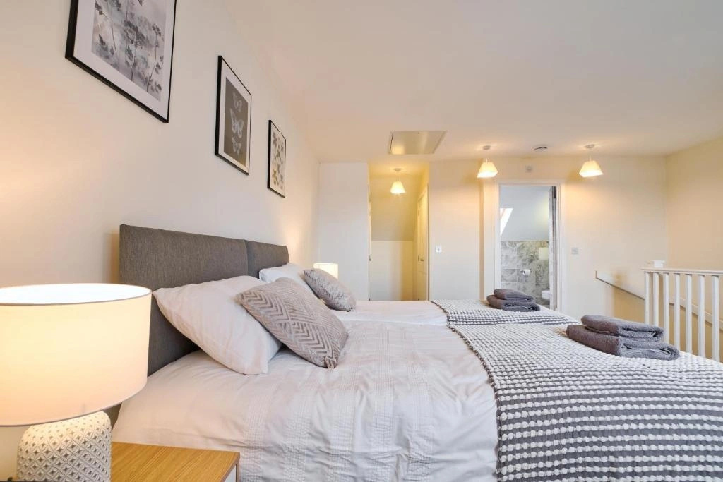 MODERN and SPACIOUS HOUSE CLOSE TO THE CITY CENTRE