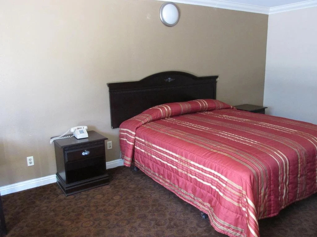 Oak Tree Inn Motel