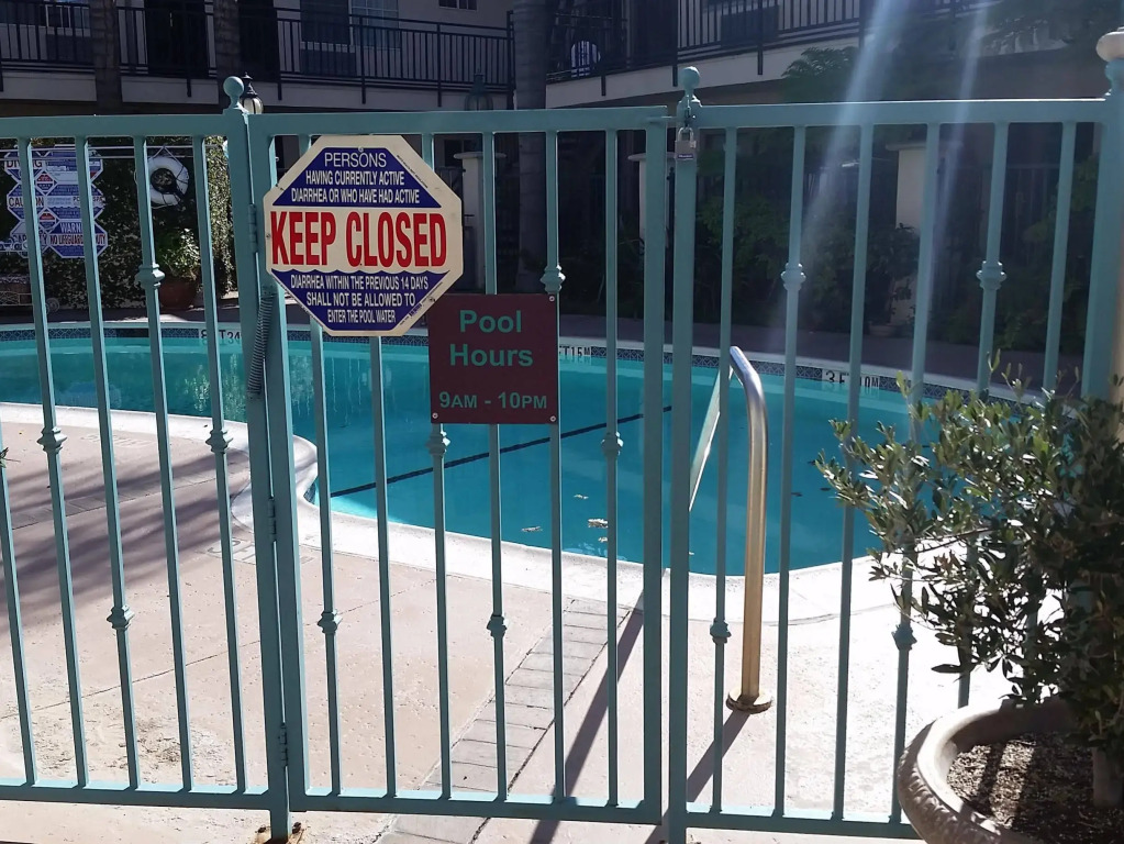 Tarzana Inn