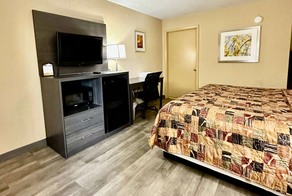 Days Inn by Wyndham Charlotte Northlake