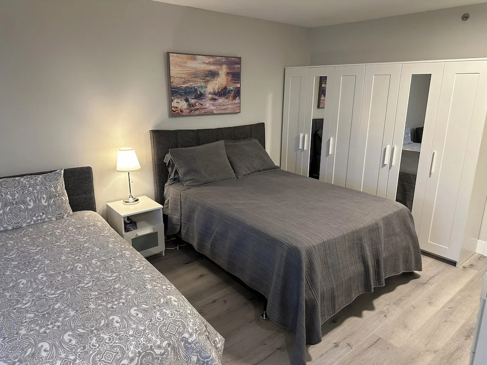 Gibsons Landing Inn
