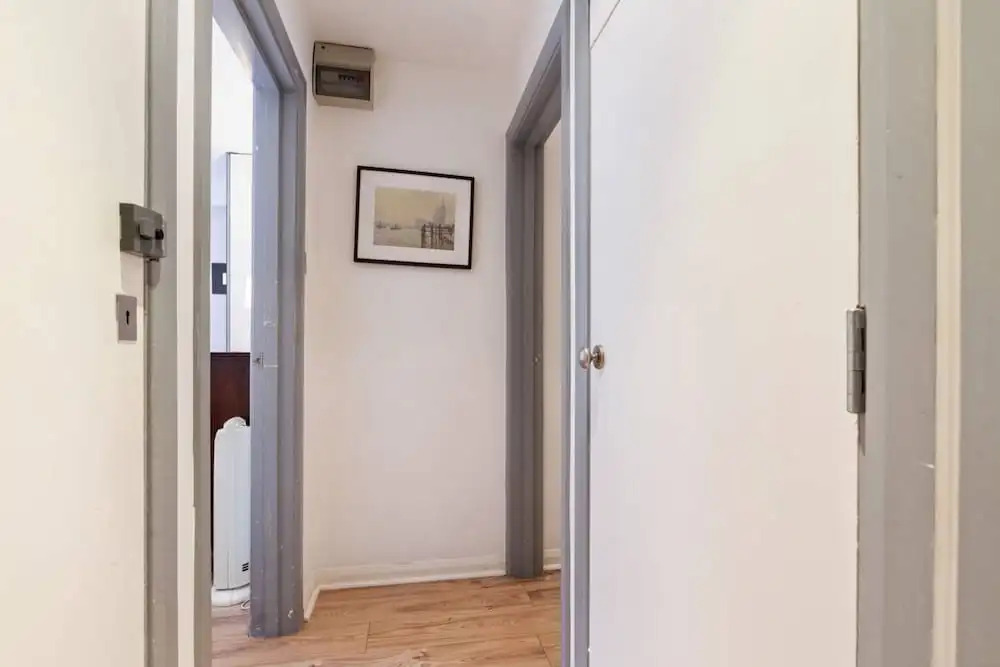 Comfortable 2 Bedroom Flat With Good Transport