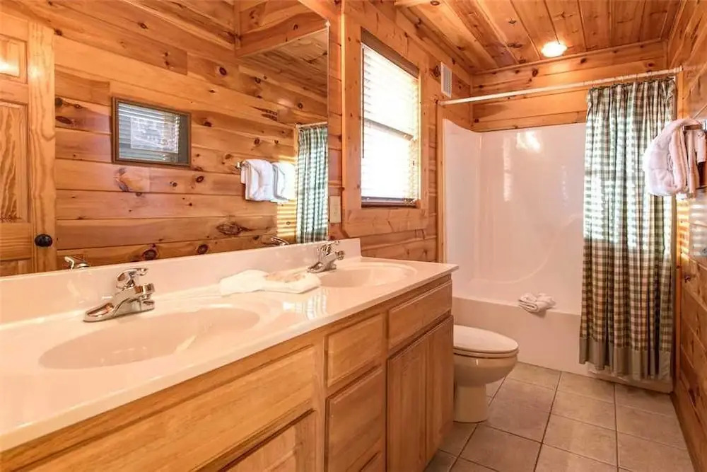 Mountain Paws Retreat 5 Bedroom Home with Hot Tub