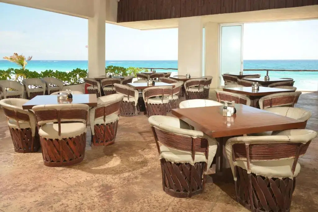 AR Cancun Plaza