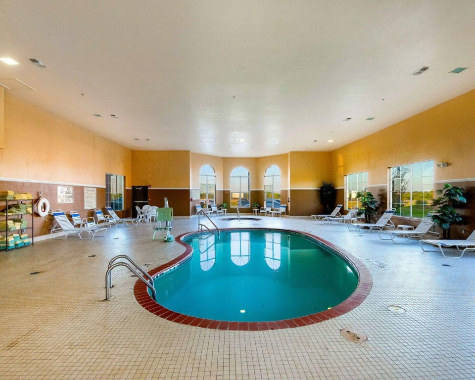 Comfort Suites University