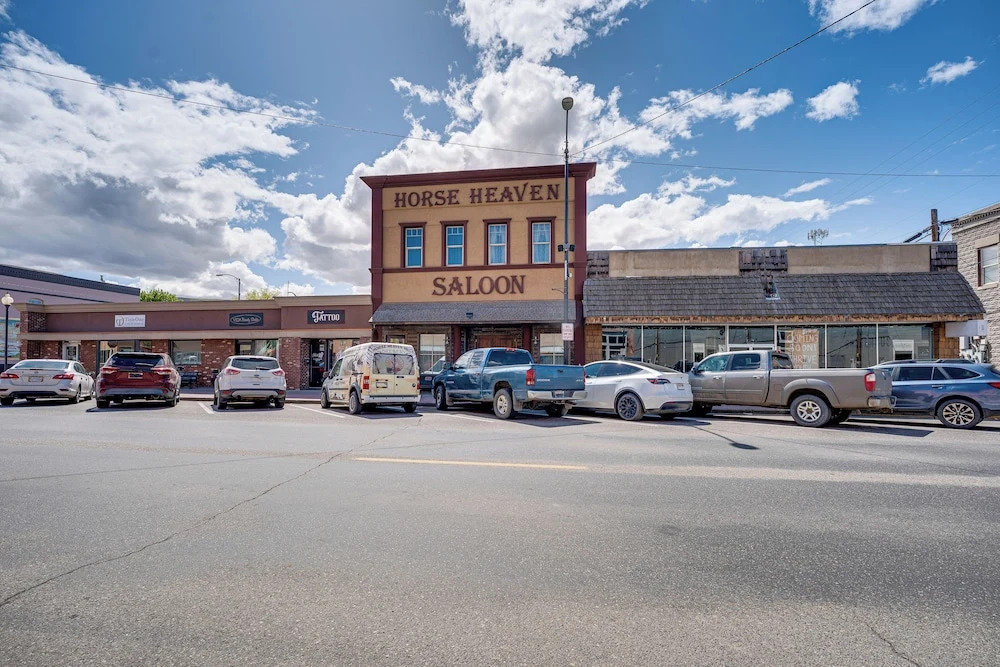 Saloon-style Prosser Loft in WA Wine Country!
