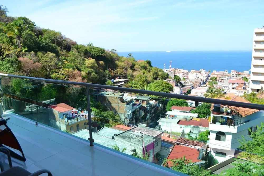 Condo Torre Diamante 305 by MDR