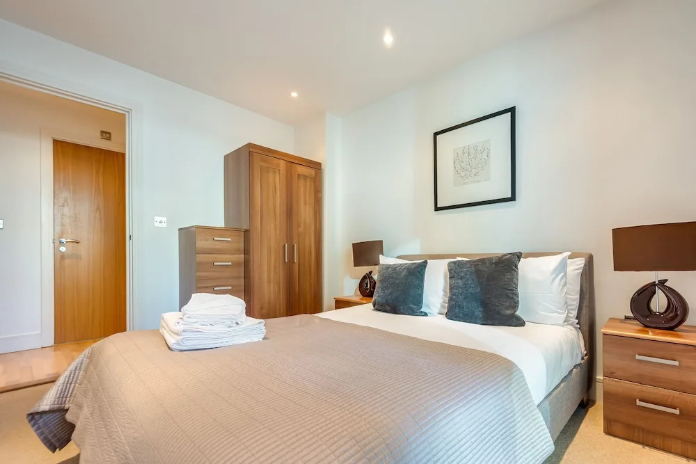 Two Bedroom Apartment in Canary Wharf