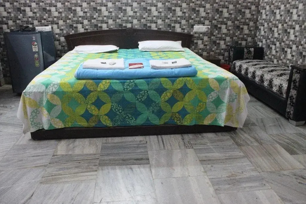 Hotel Kanishka Near Kashi Vishwanath Temple